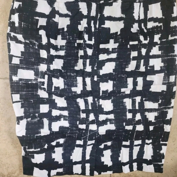 Sandro Black and White Abstract Print Skirt - Picture 3 of 3